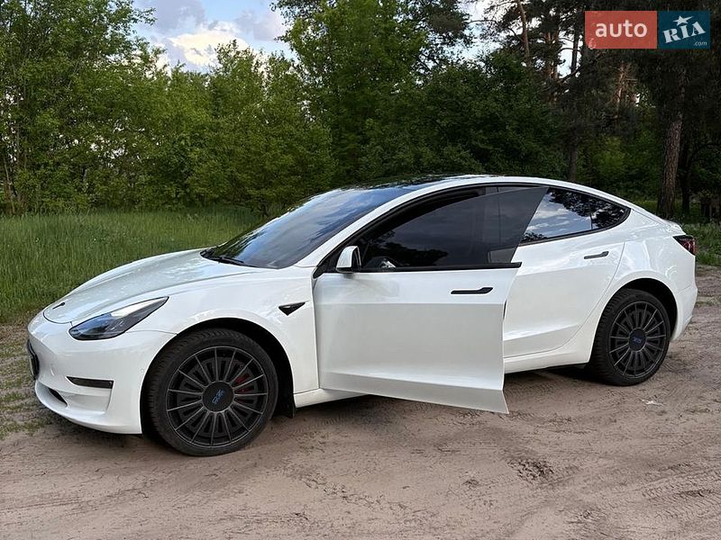 Седан Tesla Model 3 2020 в Черкасах