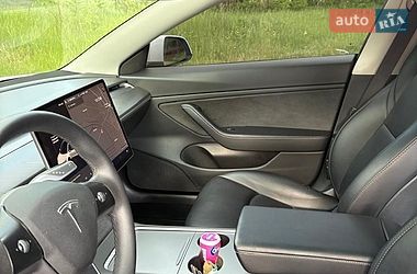 Седан Tesla Model 3 2020 в Черкасах