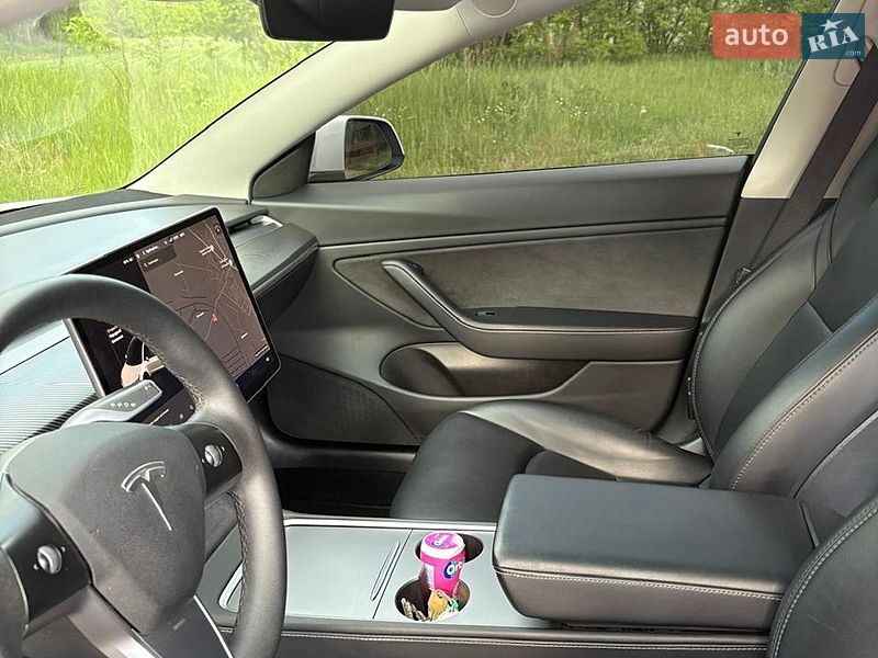 Седан Tesla Model 3 2020 в Черкасах