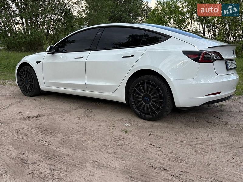 Седан Tesla Model 3 2020 в Черкасах