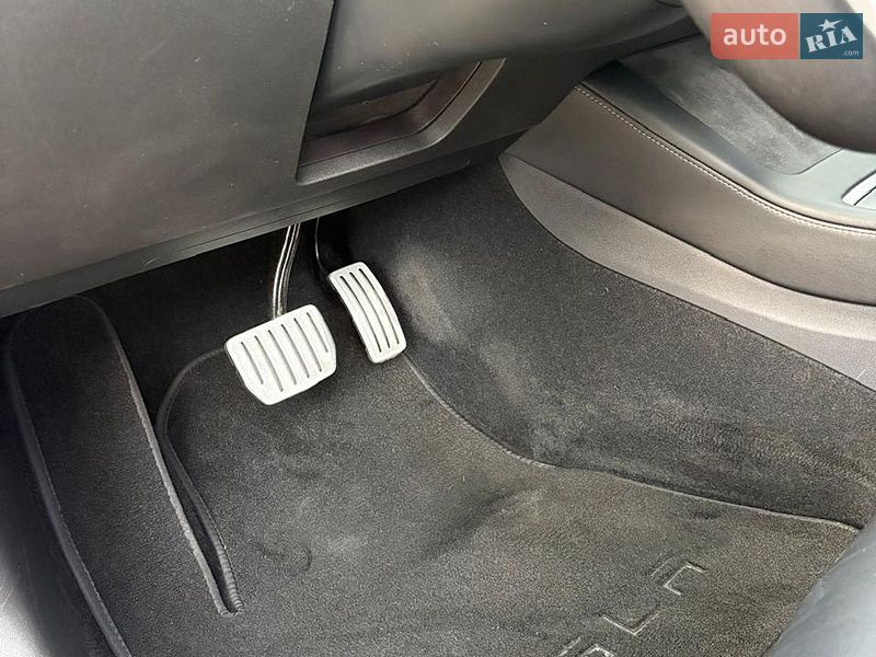 Седан Tesla Model 3 2020 в Черкасах