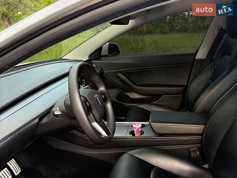 Седан Tesla Model 3 2020 в Черкасах