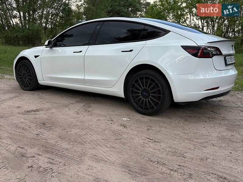 Седан Tesla Model 3 2020 в Черкасах