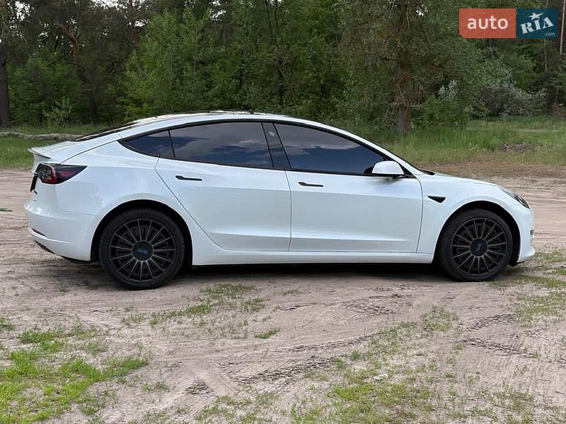 Седан Tesla Model 3 2020 в Черкасах