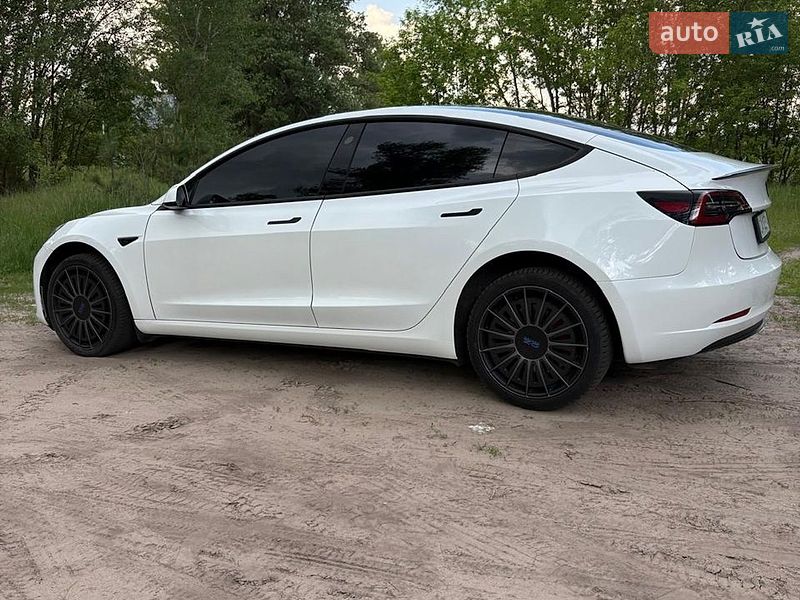 Седан Tesla Model 3 2020 в Черкасах