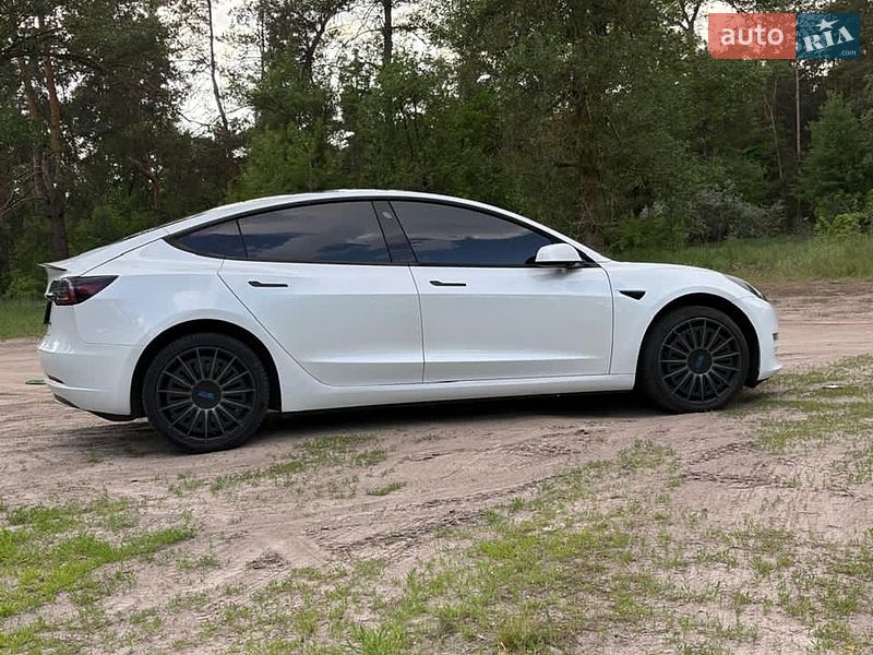 Седан Tesla Model 3 2020 в Черкасах