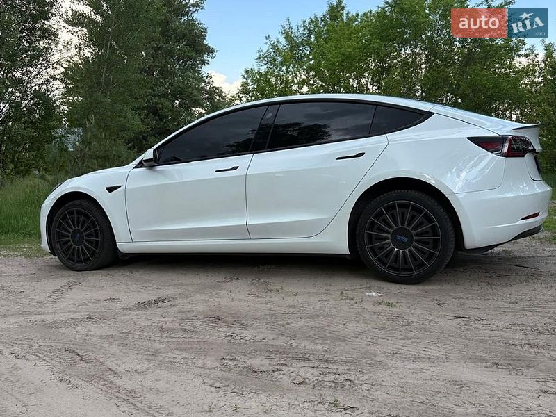 Седан Tesla Model 3 2020 в Черкассах