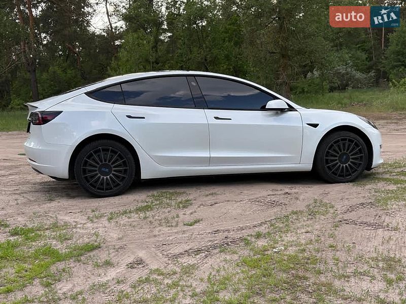 Седан Tesla Model 3 2020 в Черкасах