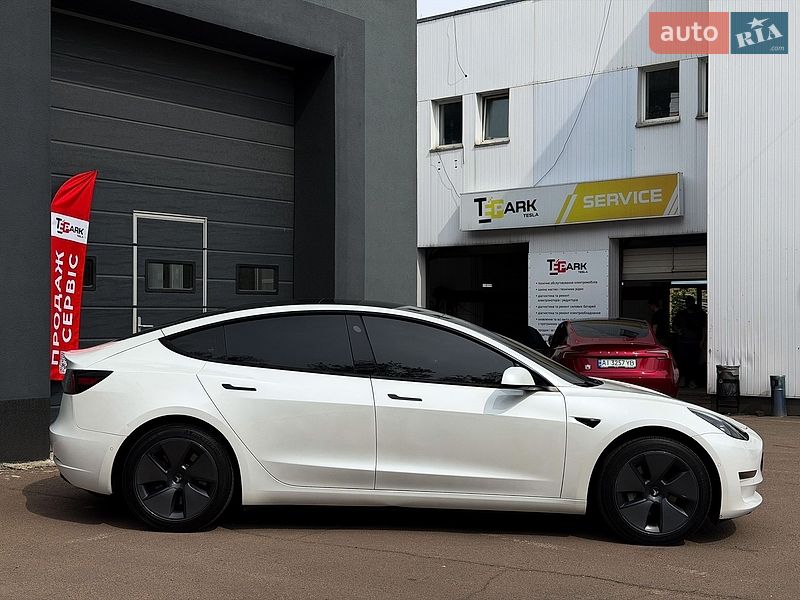 Седан Tesla Model 3 2022 в Києві