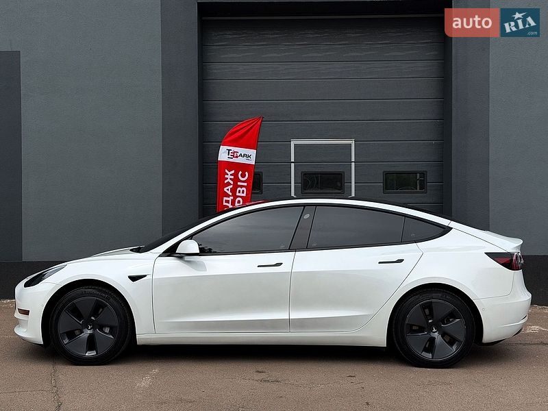Седан Tesla Model 3 2022 в Києві