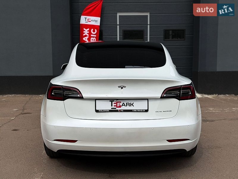 Седан Tesla Model 3 2022 в Києві