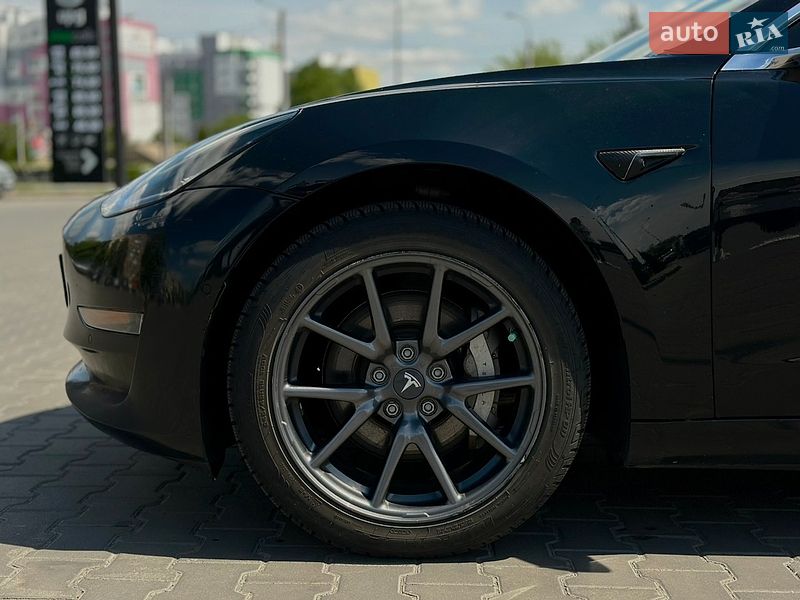 Седан Tesla Model 3 2018 в Луцке