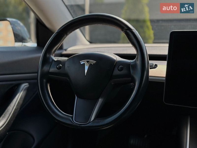 Седан Tesla Model 3 2018 в Луцке