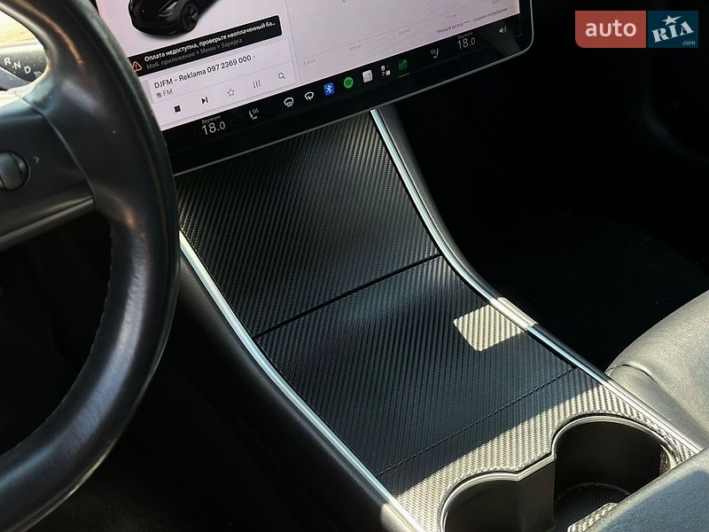 Седан Tesla Model 3 2018 в Луцке