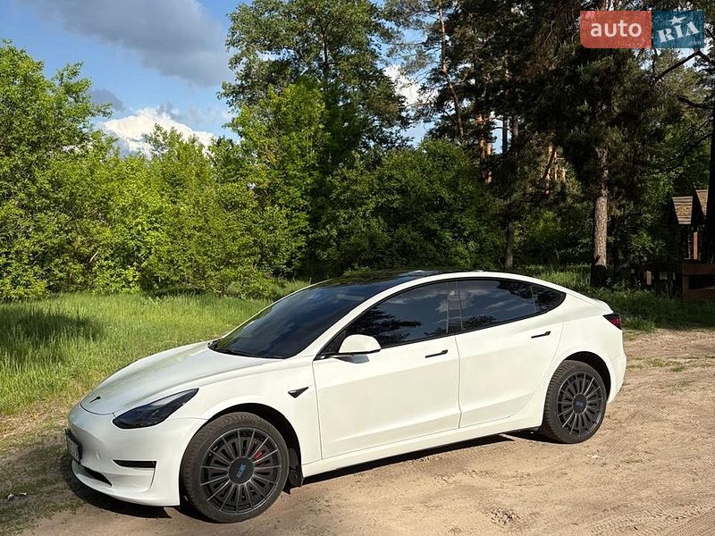 Седан Tesla Model 3 2020 в Черкасах