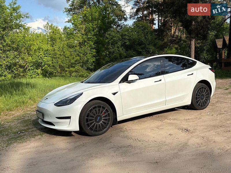 Седан Tesla Model 3 2020 в Черкассах