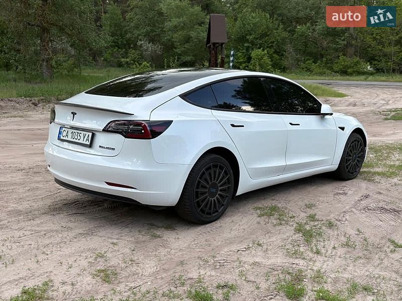 Седан Tesla Model 3 2020 в Черкасах