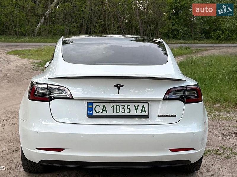 Седан Tesla Model 3 2020 в Черкасах