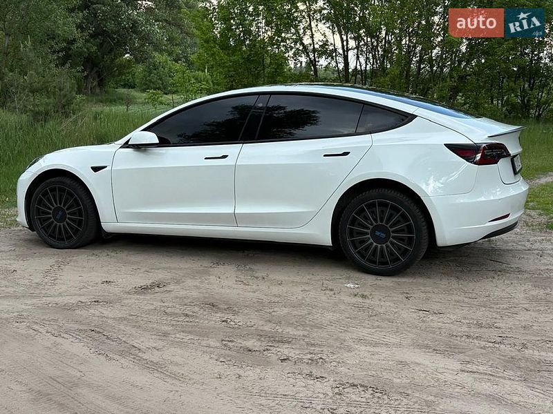 Седан Tesla Model 3 2020 в Черкассах