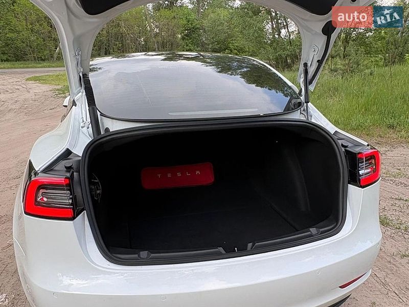 Седан Tesla Model 3 2020 в Черкасах