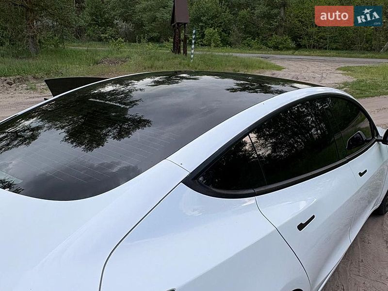 Седан Tesla Model 3 2020 в Черкасах