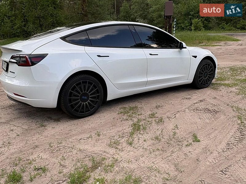 Седан Tesla Model 3 2020 в Черкасах
