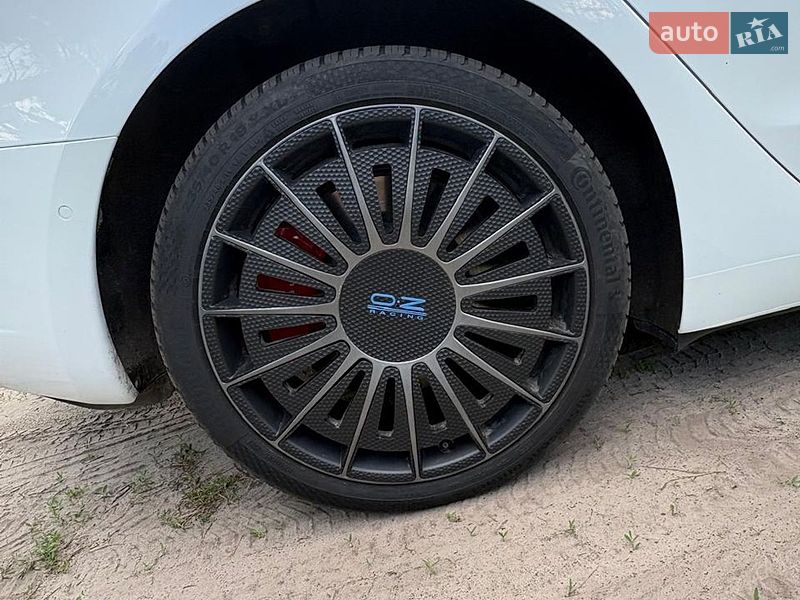 Седан Tesla Model 3 2020 в Черкасах
