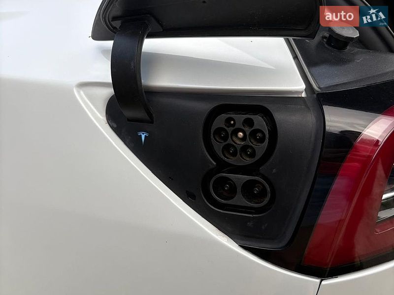 Седан Tesla Model 3 2020 в Черкасах