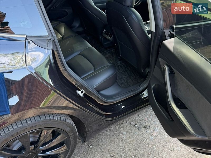 Седан Tesla Model 3 2018 в Киеве