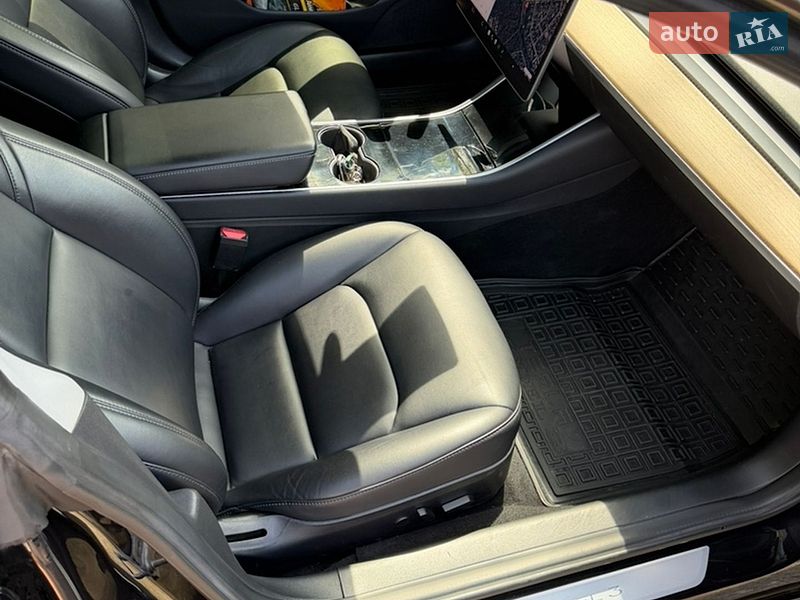 Седан Tesla Model 3 2018 в Киеве