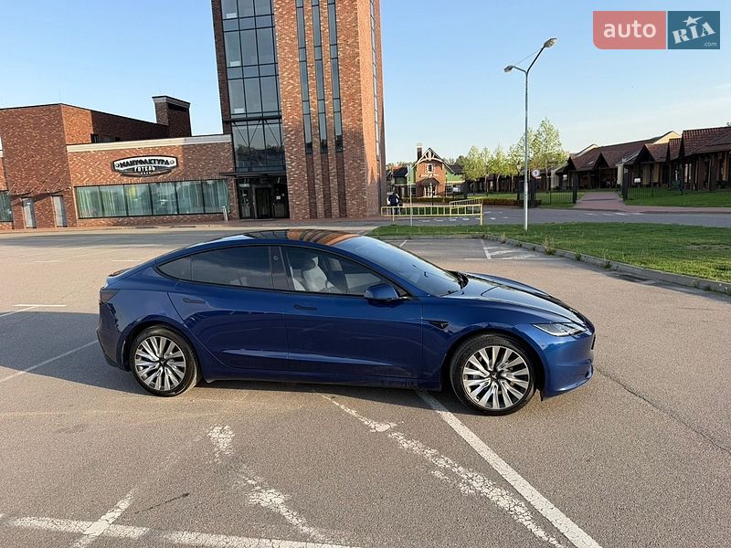 Седан Tesla Model 3 2023 в Киеве