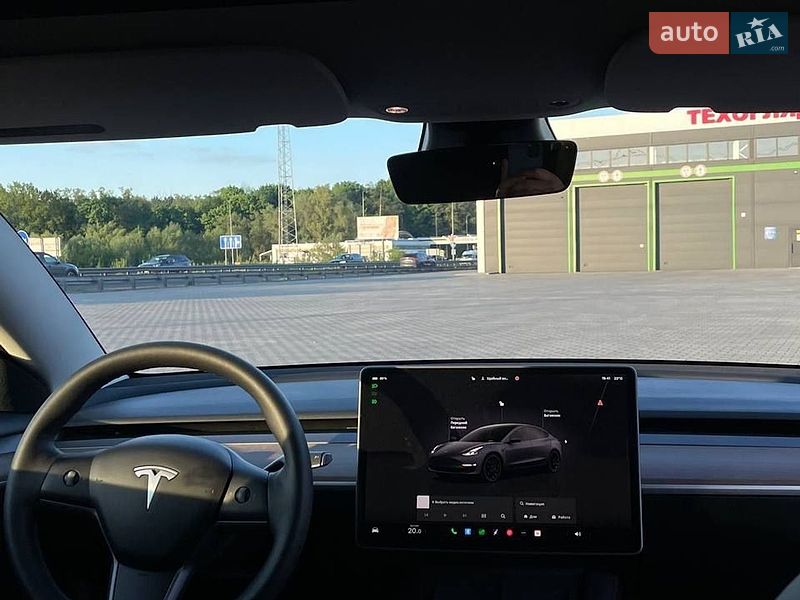 Седан Tesla Model 3 2022 в Киеве