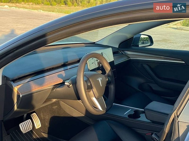 Седан Tesla Model 3 2022 в Киеве