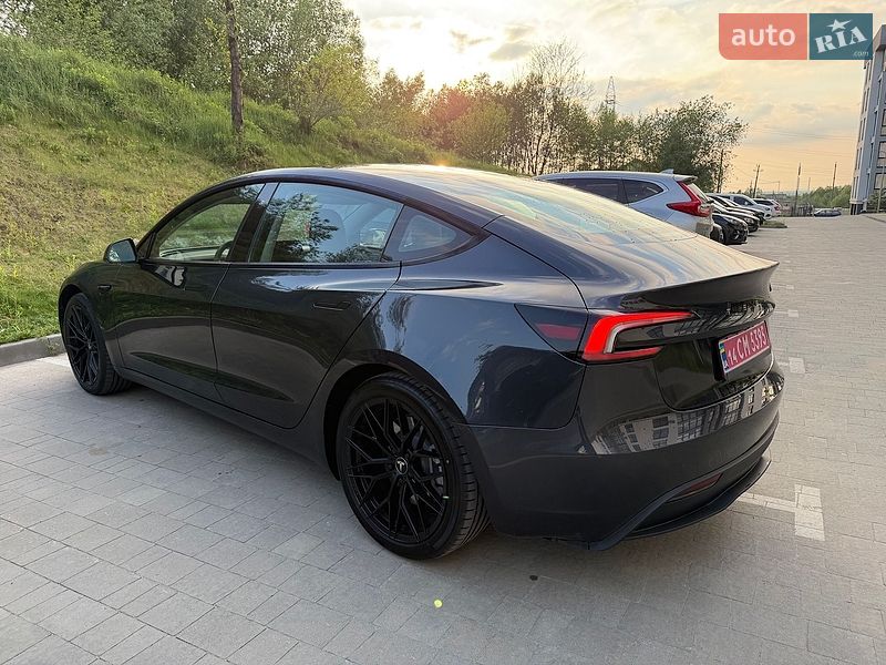 Седан Tesla Model 3 2024 в Львові
