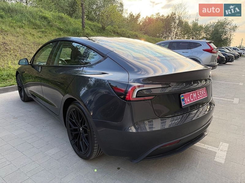 Седан Tesla Model 3 2024 в Львові