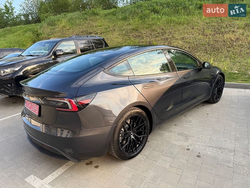 Седан Tesla Model 3 2024 в Львові