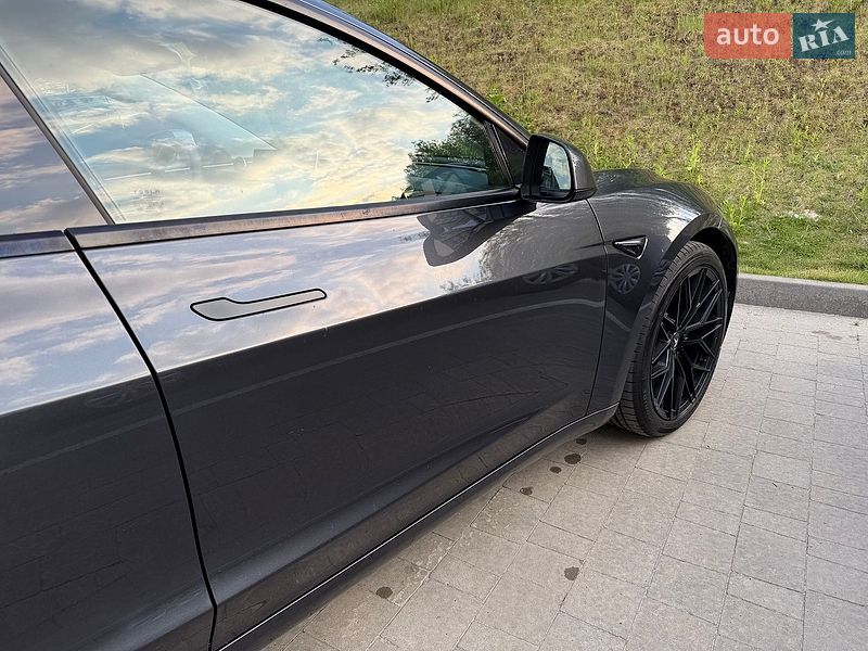Седан Tesla Model 3 2024 в Львові