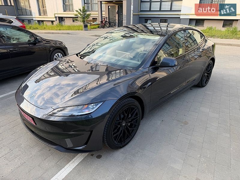 Седан Tesla Model 3 2024 в Львові