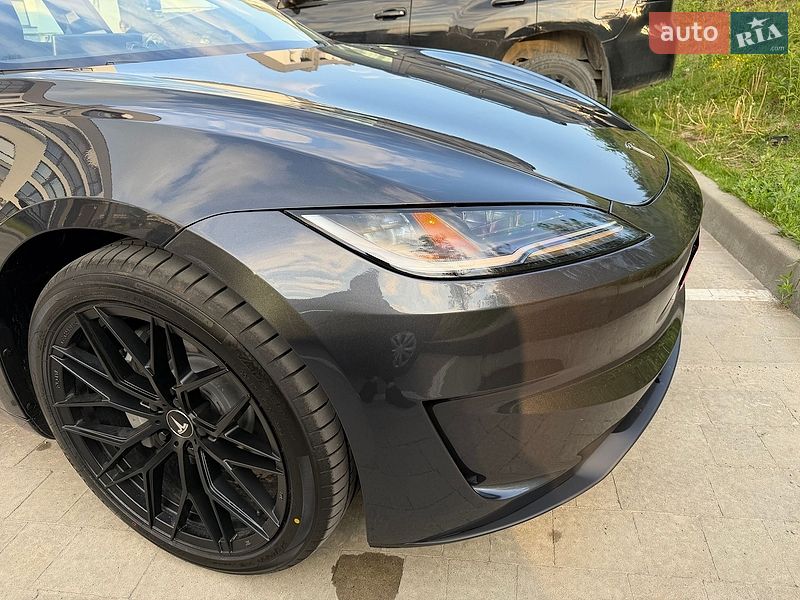 Седан Tesla Model 3 2024 в Львові