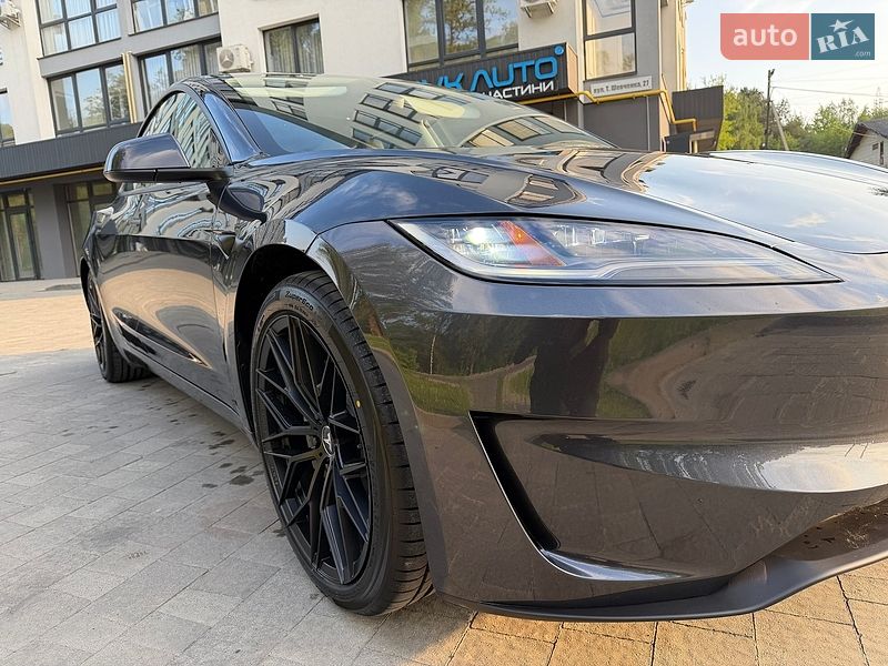 Седан Tesla Model 3 2024 в Львові