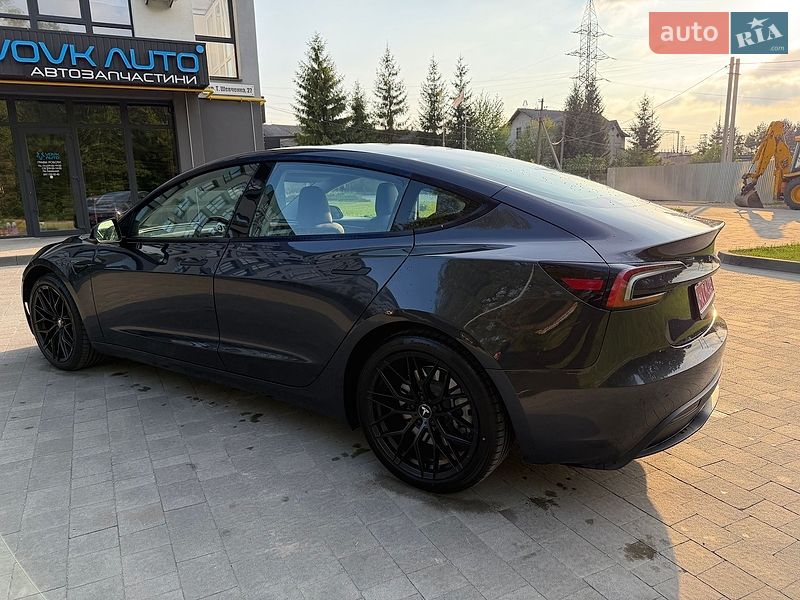 Седан Tesla Model 3 2024 в Львові