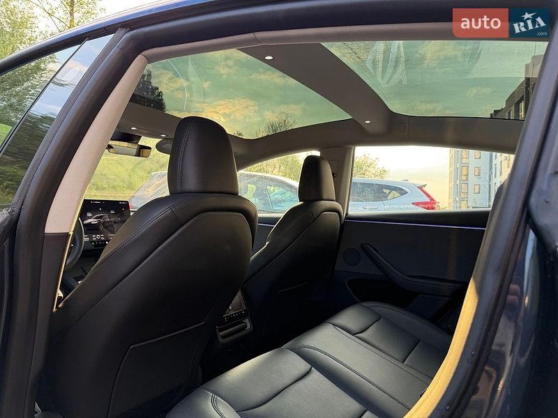 Седан Tesla Model 3 2024 в Львові