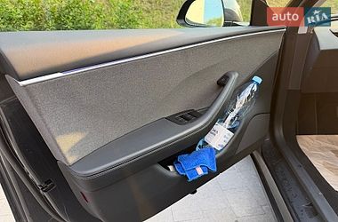 Седан Tesla Model 3 2024 в Львові