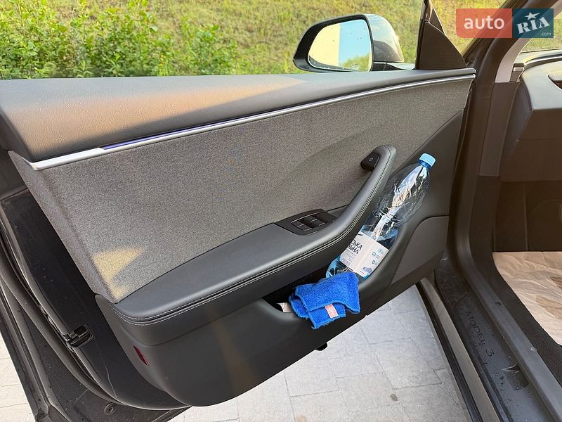 Седан Tesla Model 3 2024 в Львові