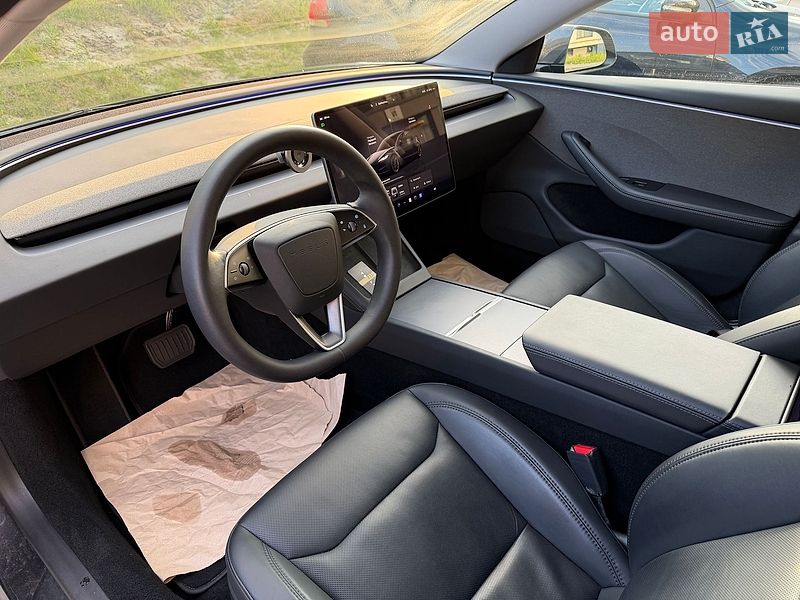 Седан Tesla Model 3 2024 в Львові