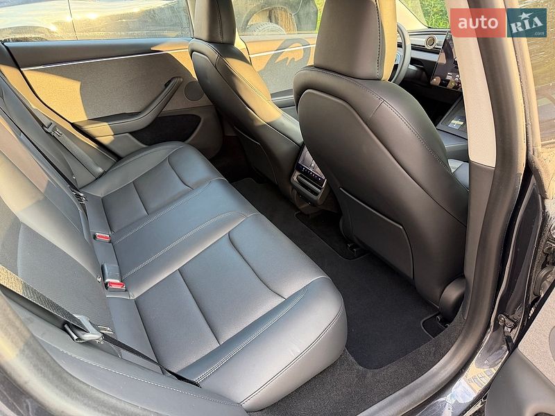 Седан Tesla Model 3 2024 в Львові