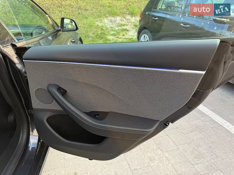 Седан Tesla Model 3 2024 в Львові