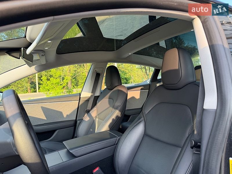 Седан Tesla Model 3 2024 в Львові
