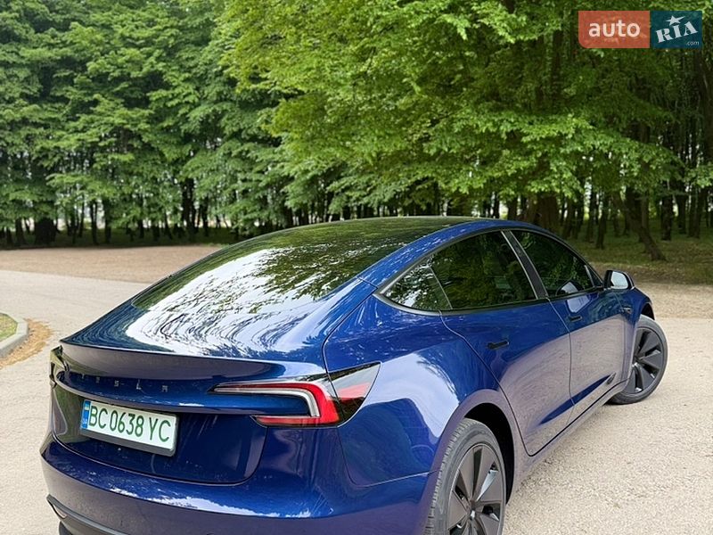 Седан Tesla Model 3 2024 в Львове