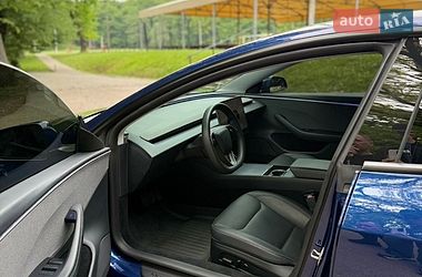Седан Tesla Model 3 2024 в Львове